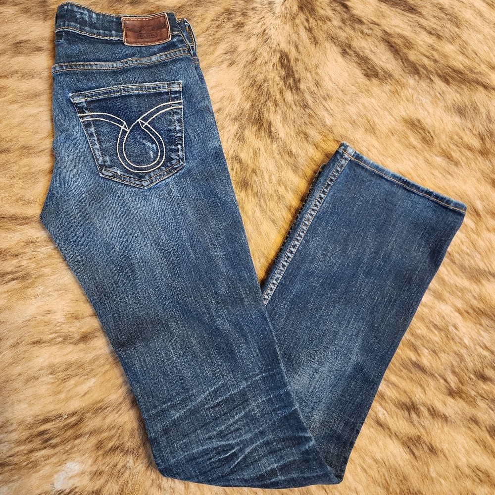 Big Star Liv 26L Dk wash, distressed bootcut jeans.